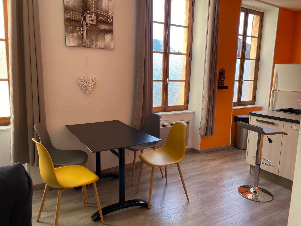 Millau Superbe Studio 35M2 Centre Ville Calme Et Ajoure Luaran gambar